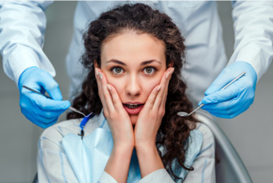 femme qui a peur du dentiste